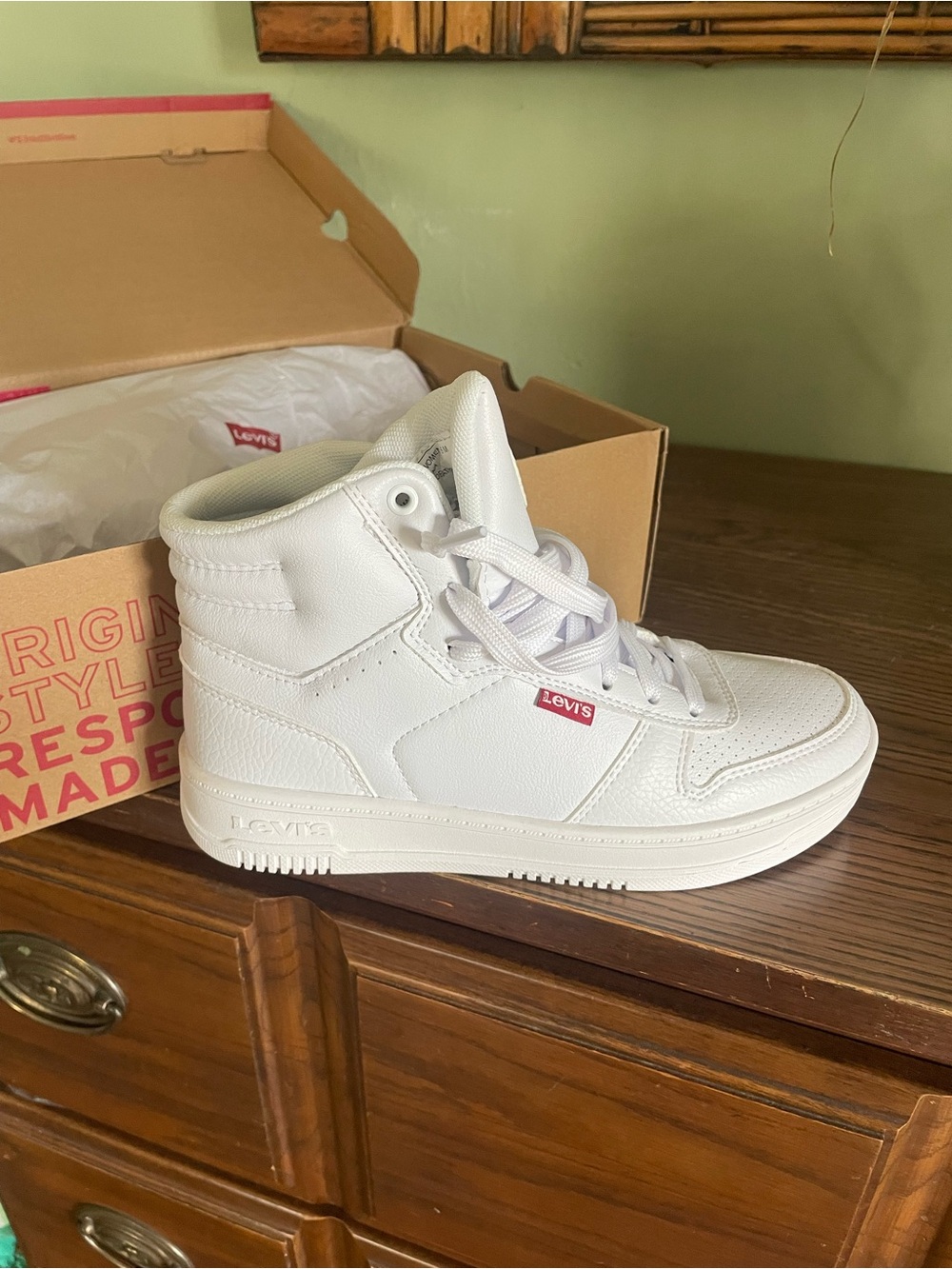 Levi's White Women's High tops / Sneakers